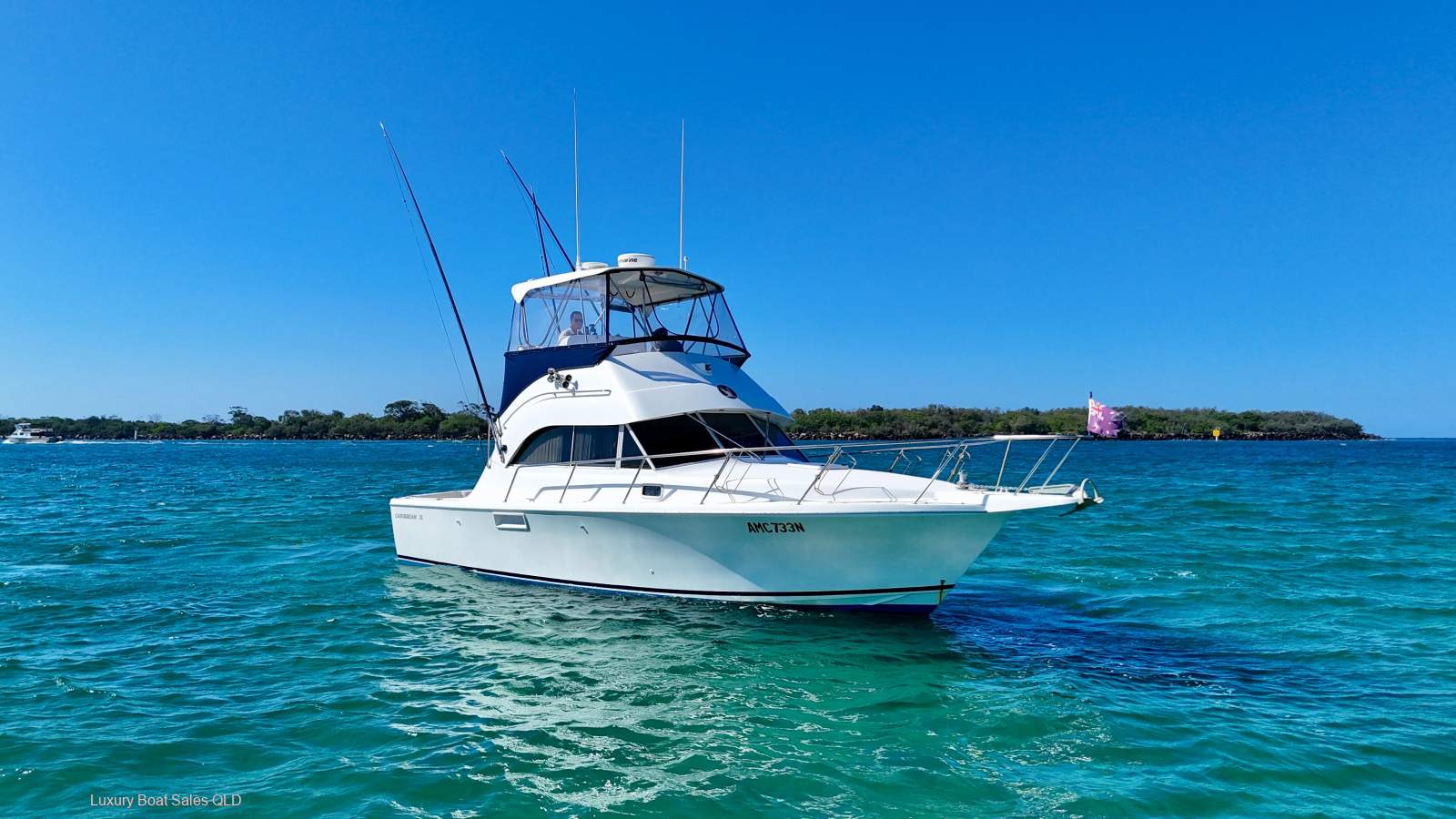 Caribbean 32 Flybridge Cruiser