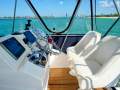 Caribbean 32 Flybridge Cruiser