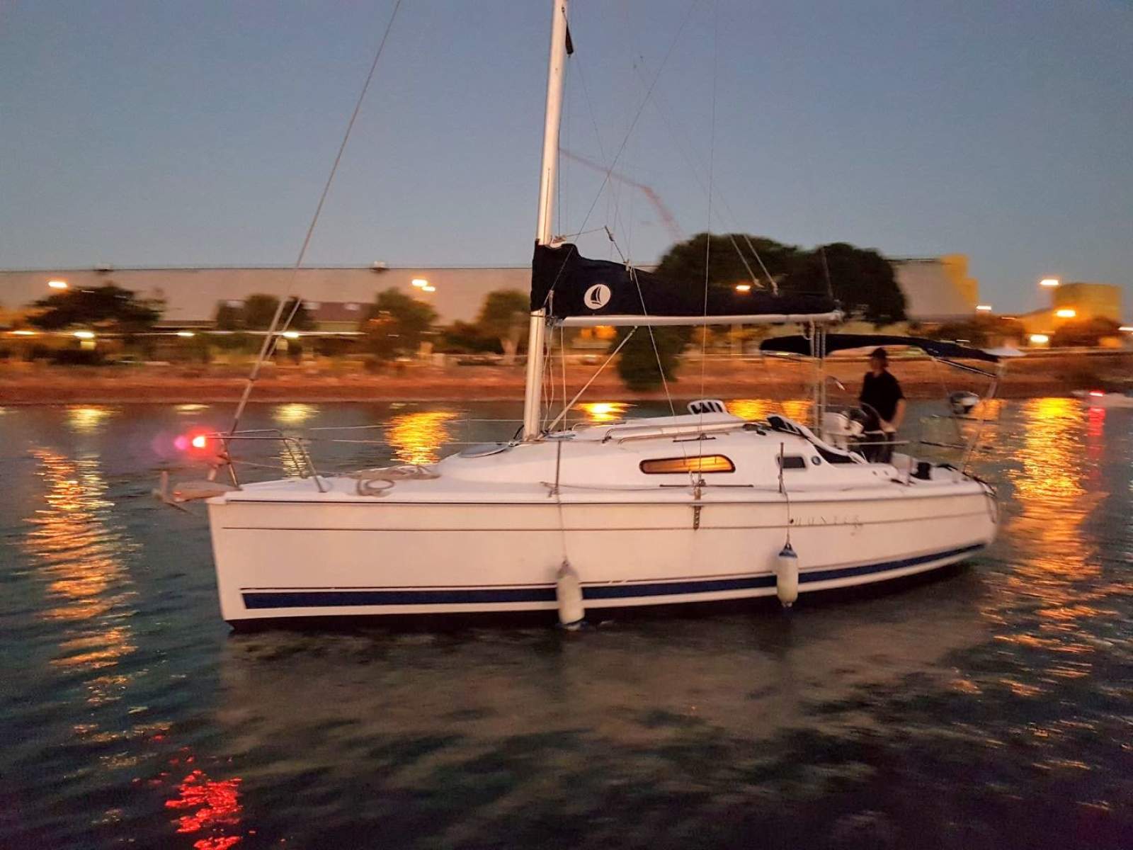Hunter 27