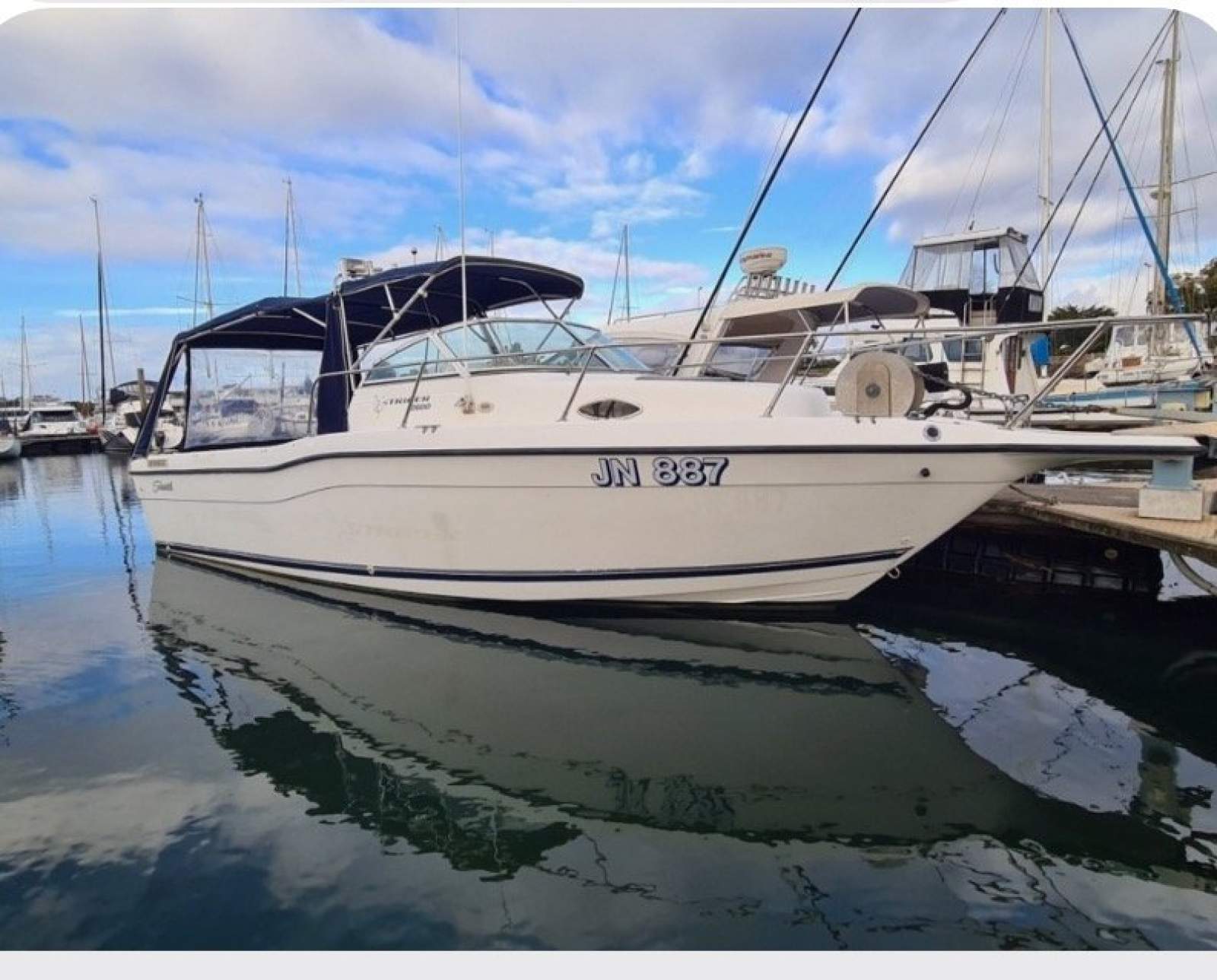Seaswirl Striper 2601 Walk Around Just Serviced (Pittwater NSW)