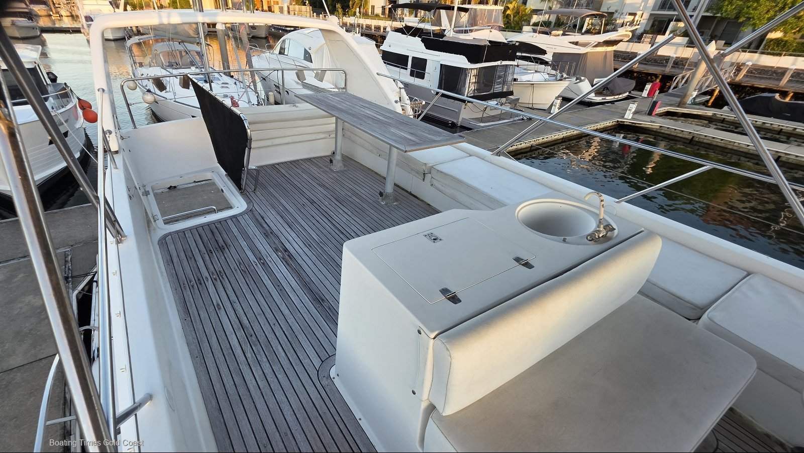 Dyna 56 Flybridge