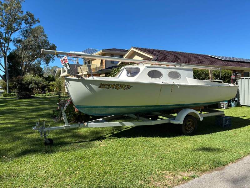18" Custom Trailer Sailer with 5 HP Mercury