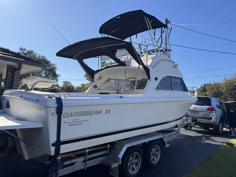 Caribbean 24 Flybridge Sports Fisherman