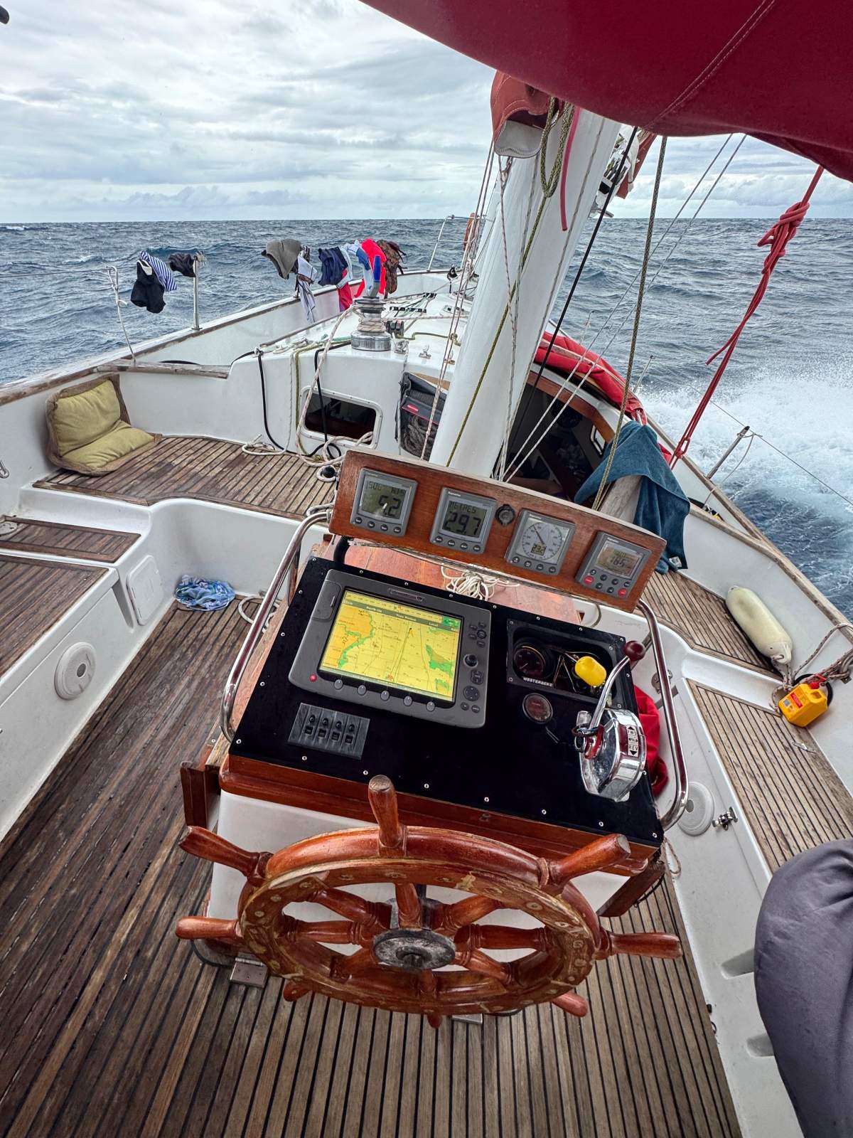 Freedom Yachts Freedom40 CC Centre cockpit version