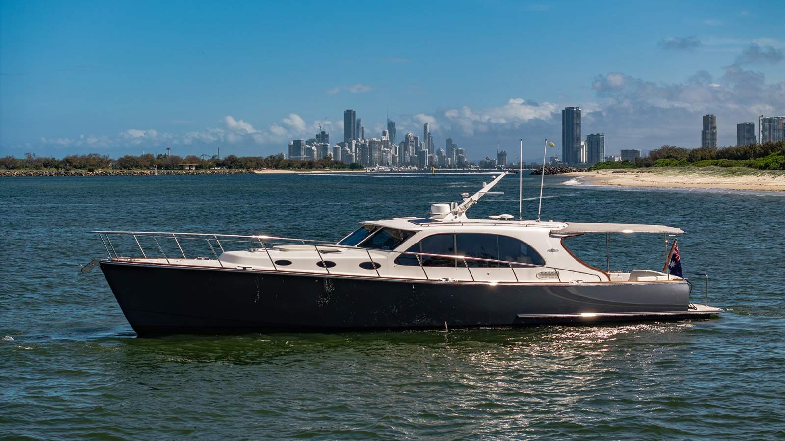 Palm Beach Motor Yachts 50 Sedan Pops