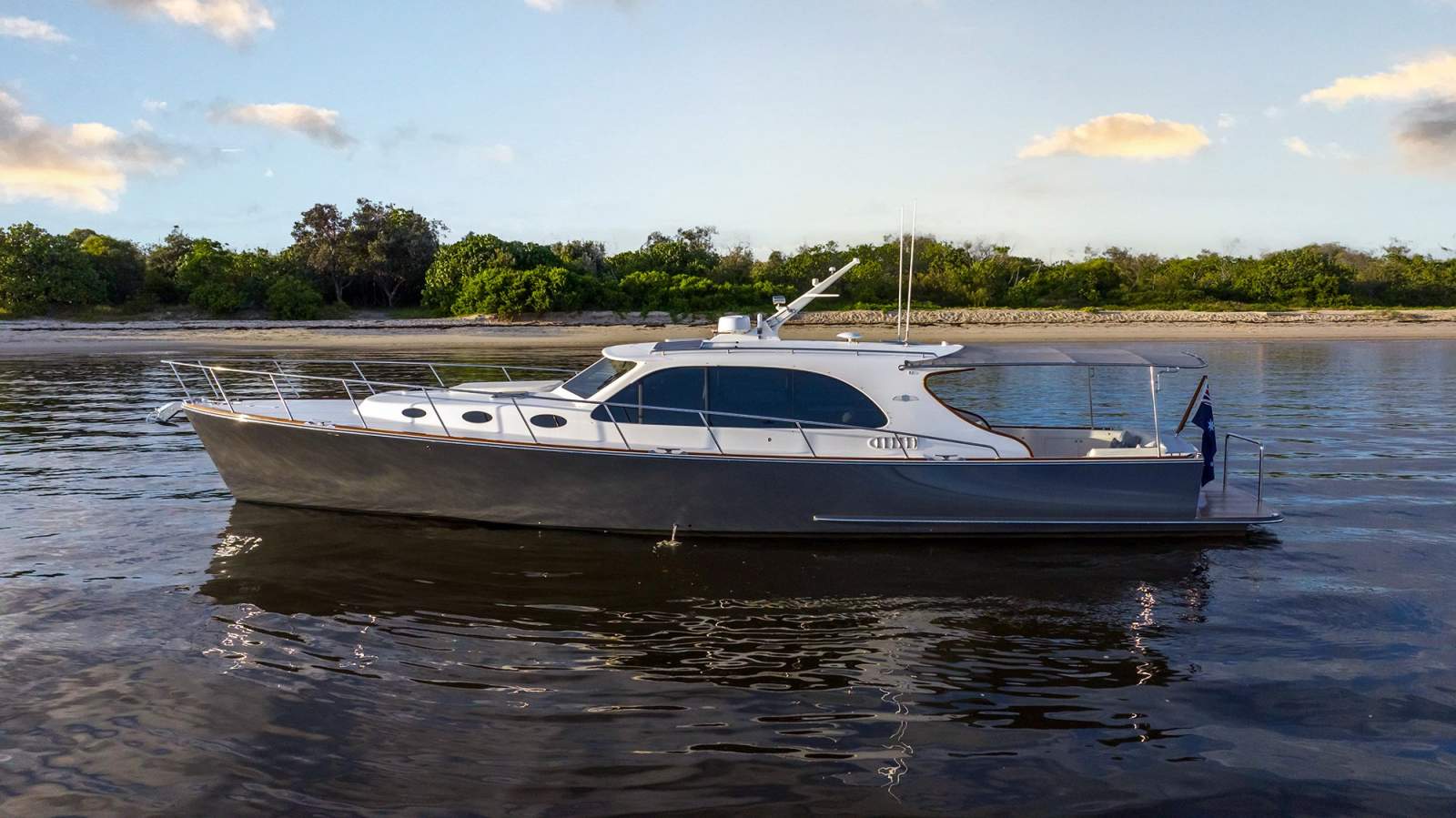 Palm Beach Motor Yachts 50 Sedan Pops