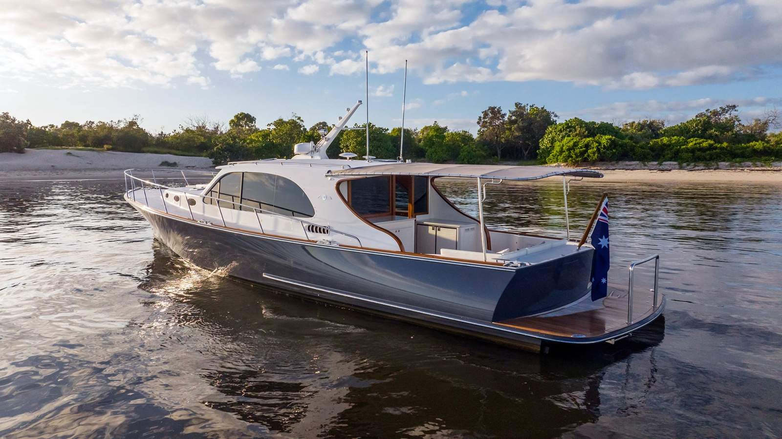 Palm Beach Motor Yachts 50 Sedan Pops