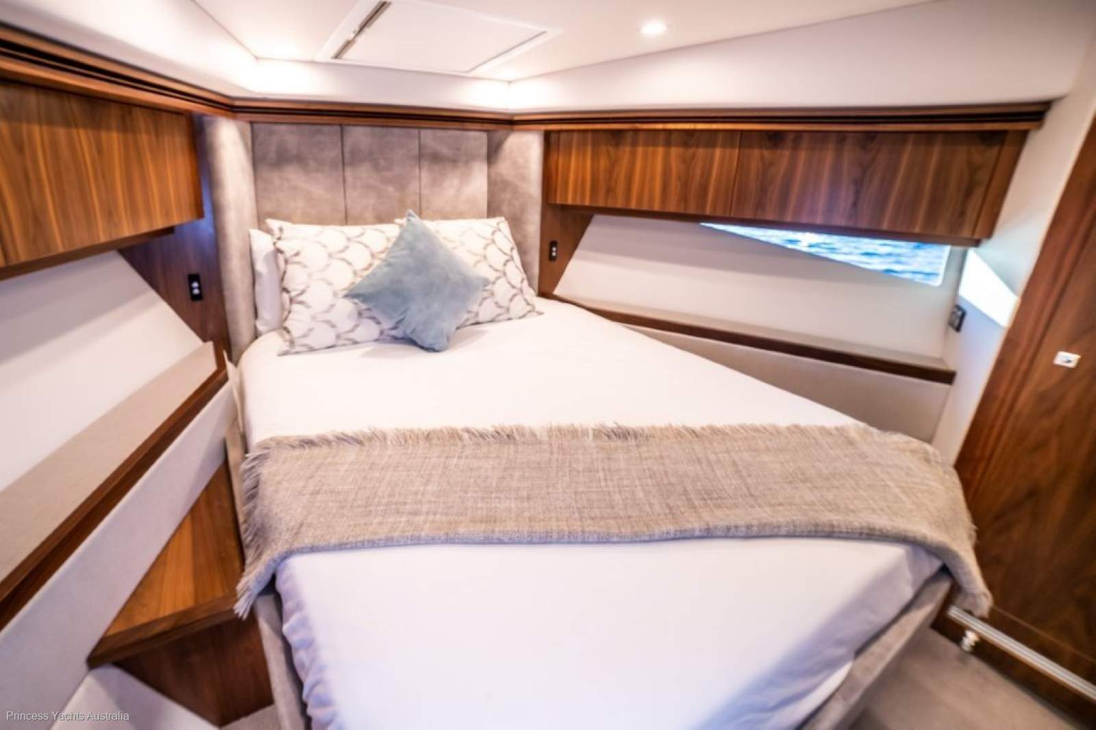 Riviera 5400 Sport Yacht Platinum Edition