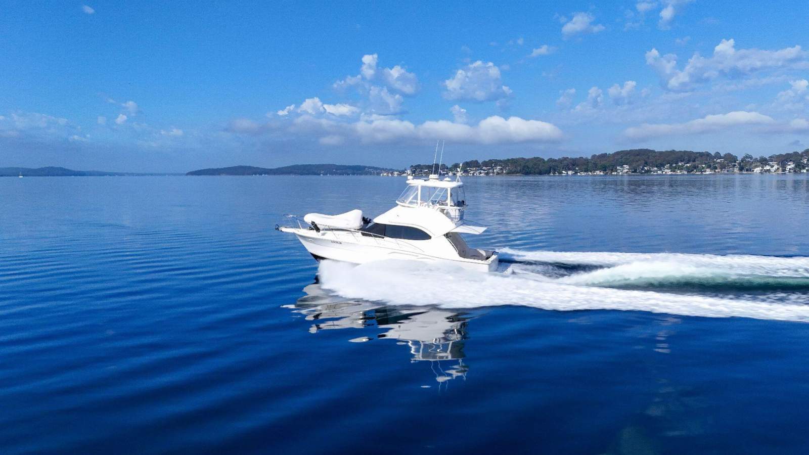 Riviera 37 Flybridge