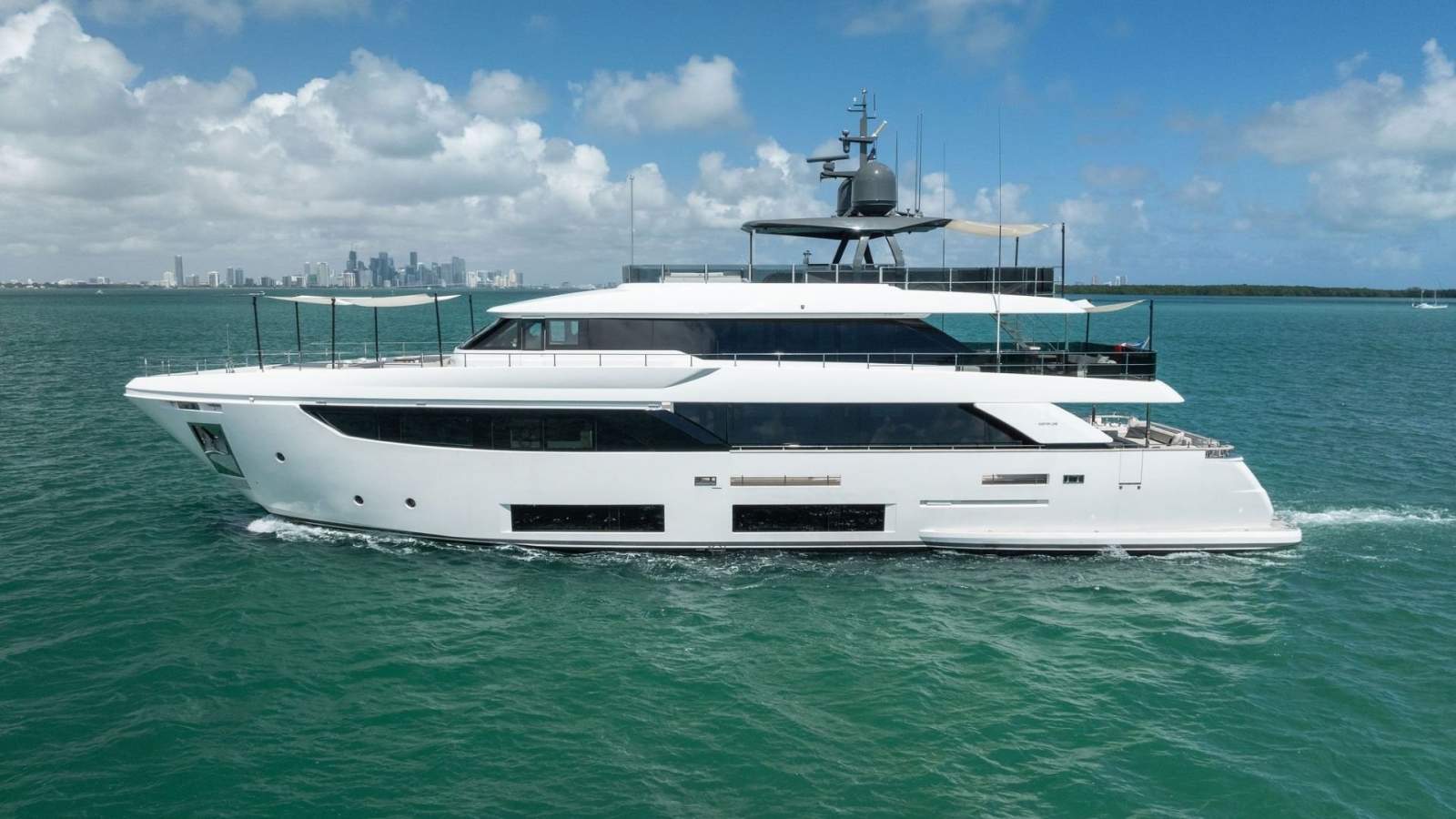 Custom Line Navetta 33