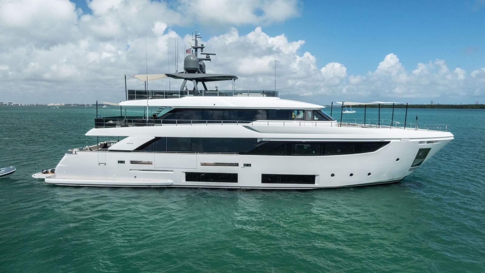 Custom Line Navetta 33