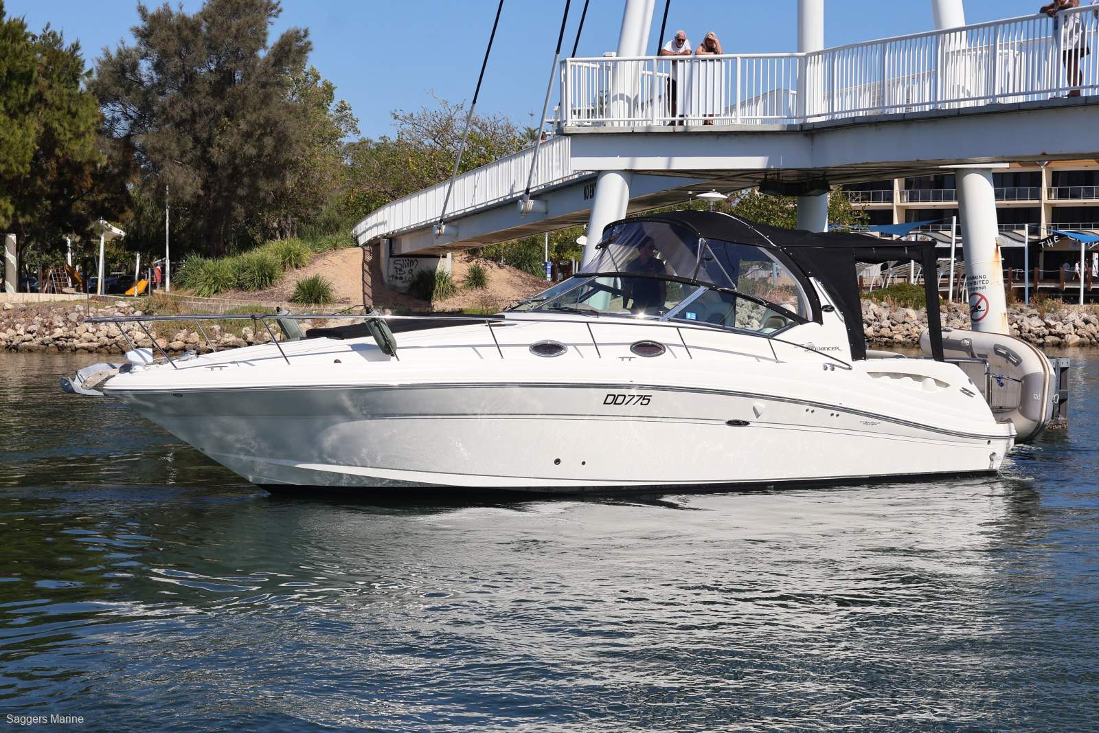 Sea Ray 375 Sundancer - The Ultimate Family Cruiser