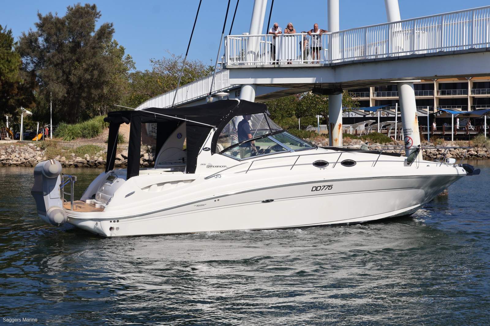 Sea Ray 375 Sundancer - The Ultimate Family Cruiser