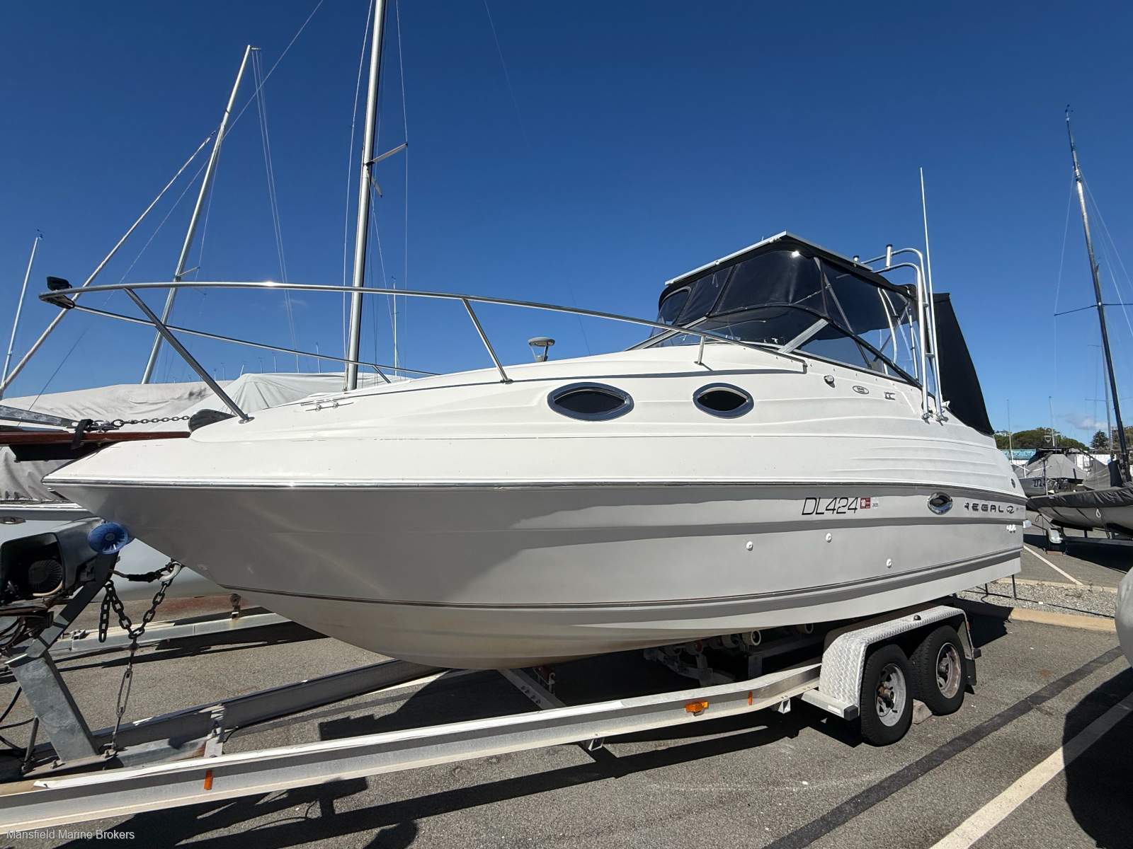 Regal 2460 Commodore