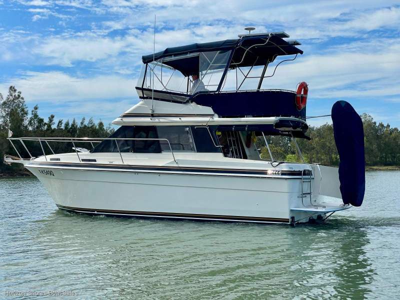 Markline 1000 Deluxe Flybridge Cruiser