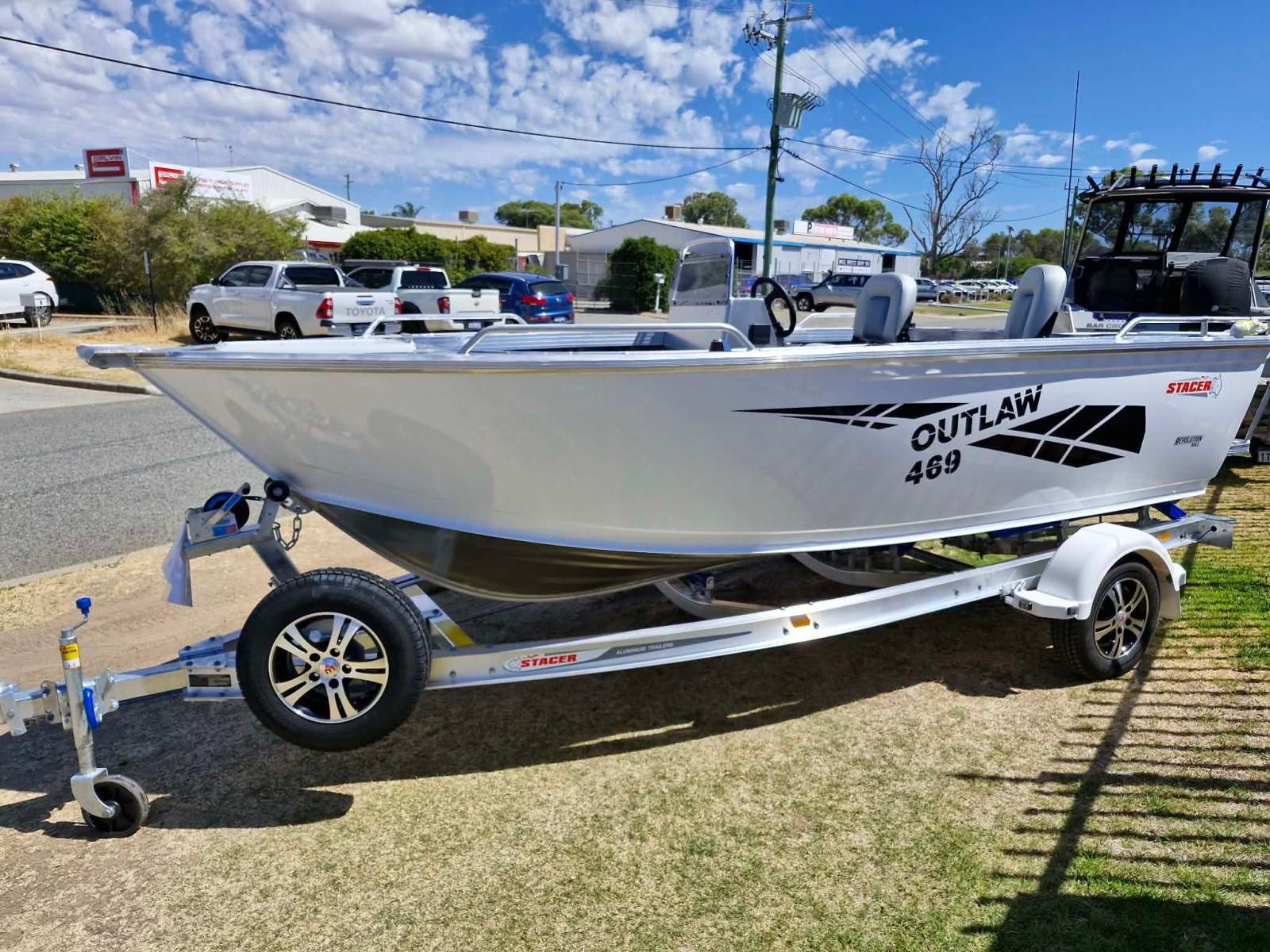 Stacer 469 Outlaw Side Console