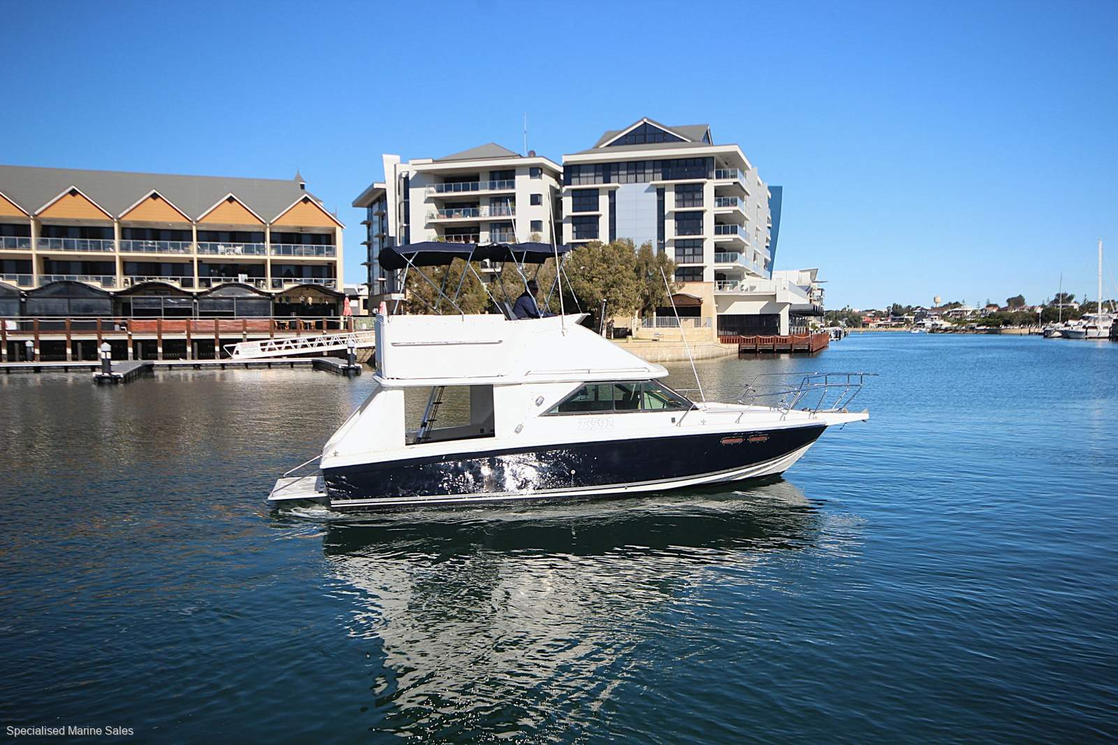 Leeder 28 Flybridge *** NEW ENGINE MARCH 2026 *** $ 95,000 ***