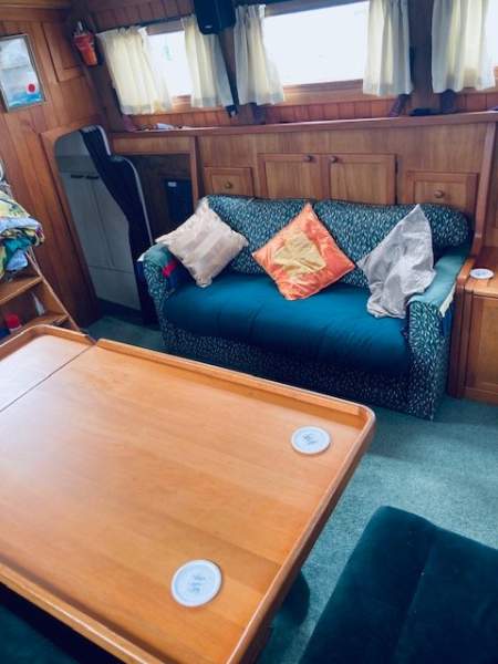 Hartley Tahitian 45ft Ketch:Sofa