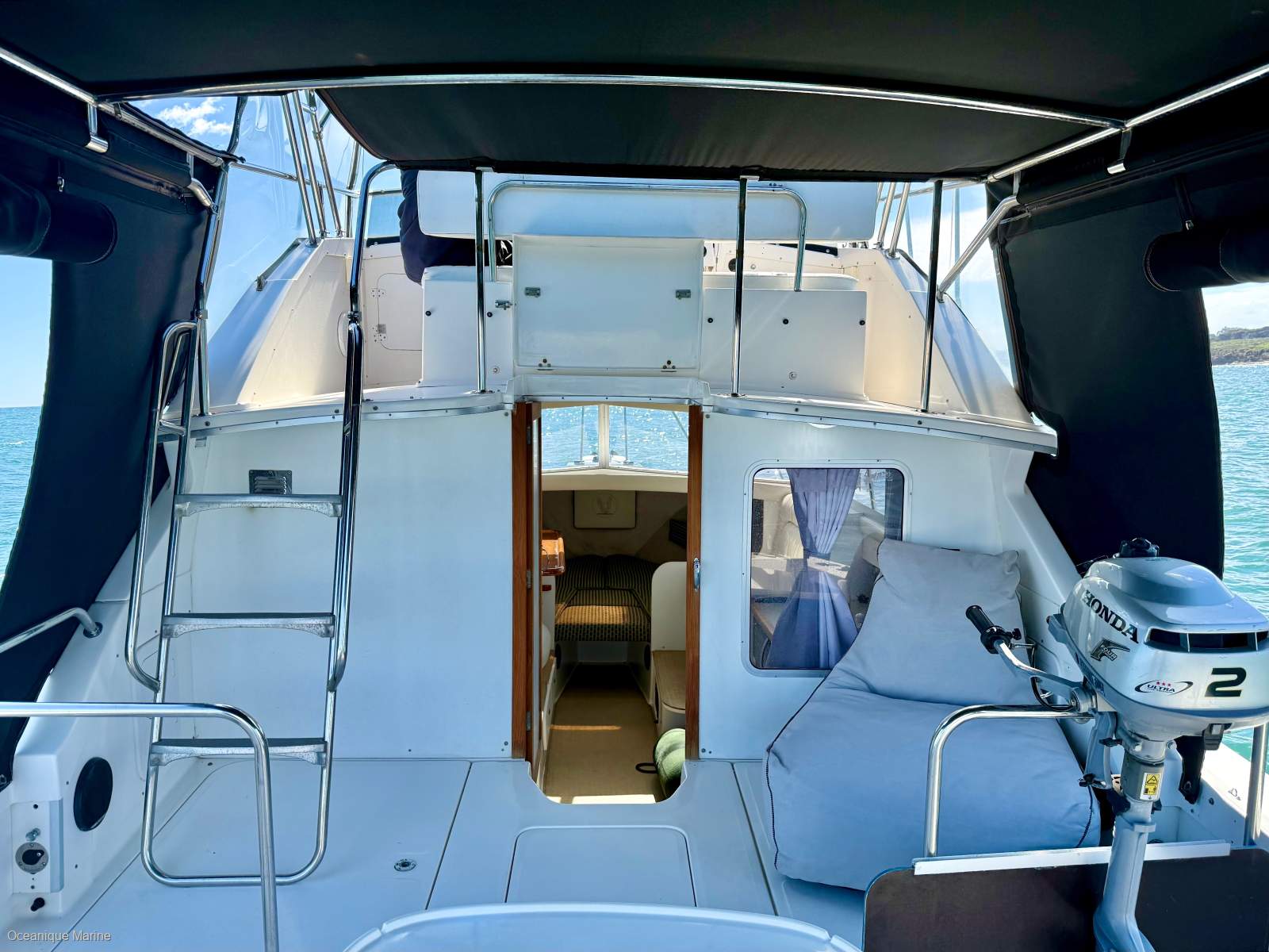 Flybridge Foot Rests Caribbean 28 Flybridge Cruiser For Sale | Oceanique Marine
