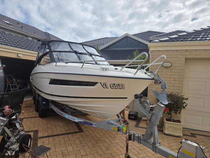 Parker 690 Day Cruiser