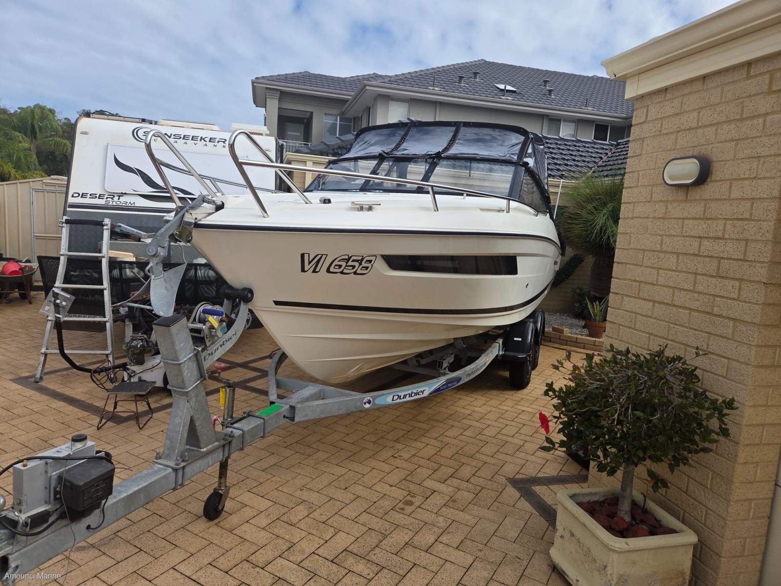 Parker 690 Day Cruiser