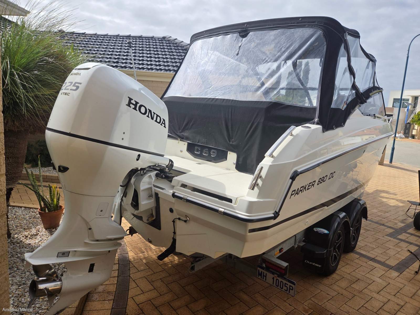 Parker 690 Day Cruiser