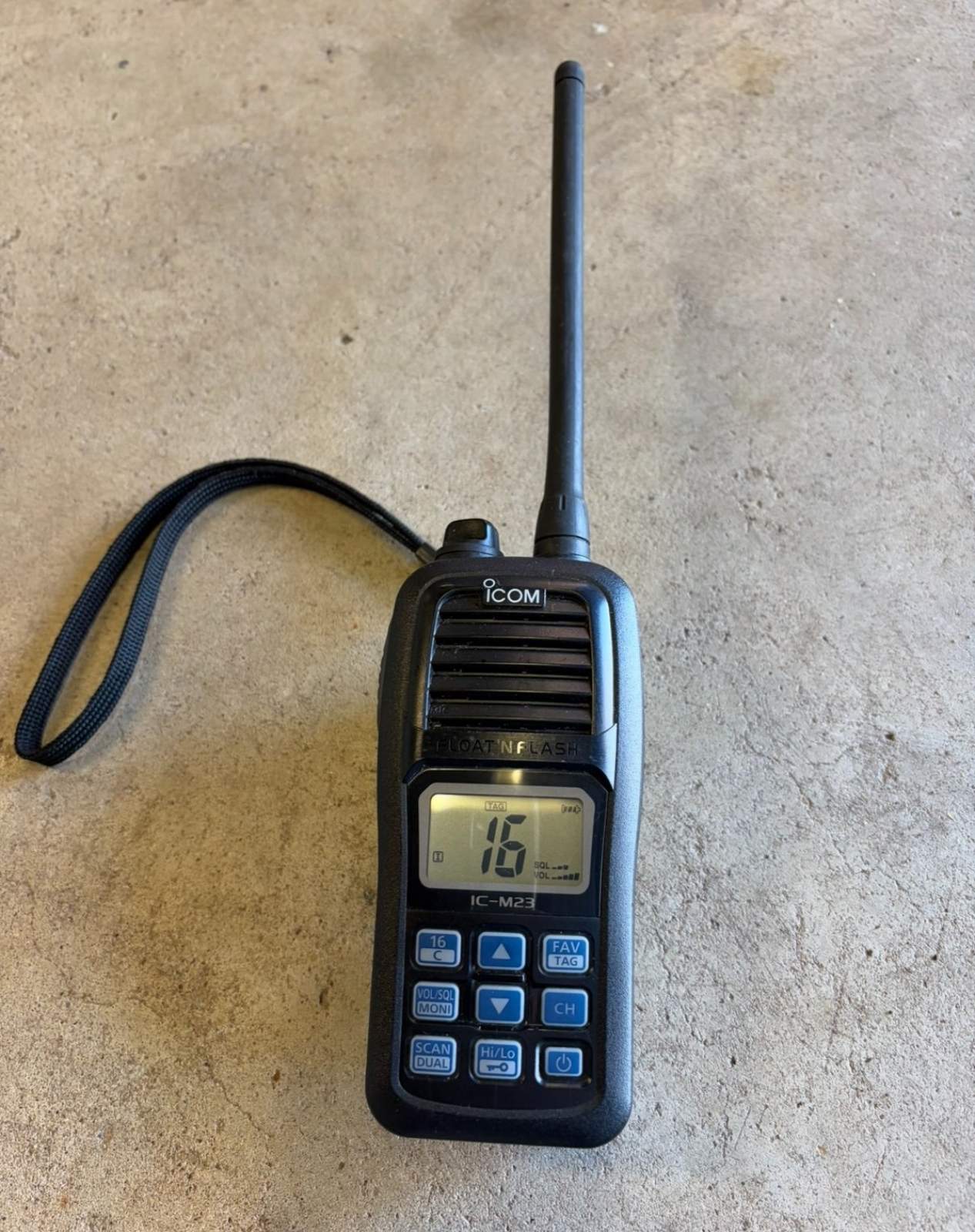 VHF HANDHELD RADIO