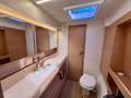 Nautitech 40 Open Owner's Version:Stb owners bathroom