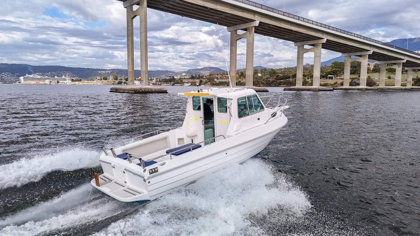 Steber Persuader 2200 Offshore DIESEL SHAFT, MAJOR UPGRADES, FRESHLY SLIPPED!