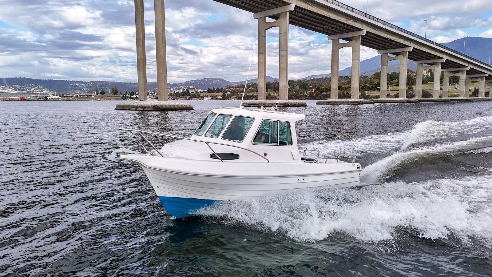 Steber Persuader 2200 Offshore DIESEL SHAFT, MAJOR UPGRADES, FRESHLY SLIPPED!