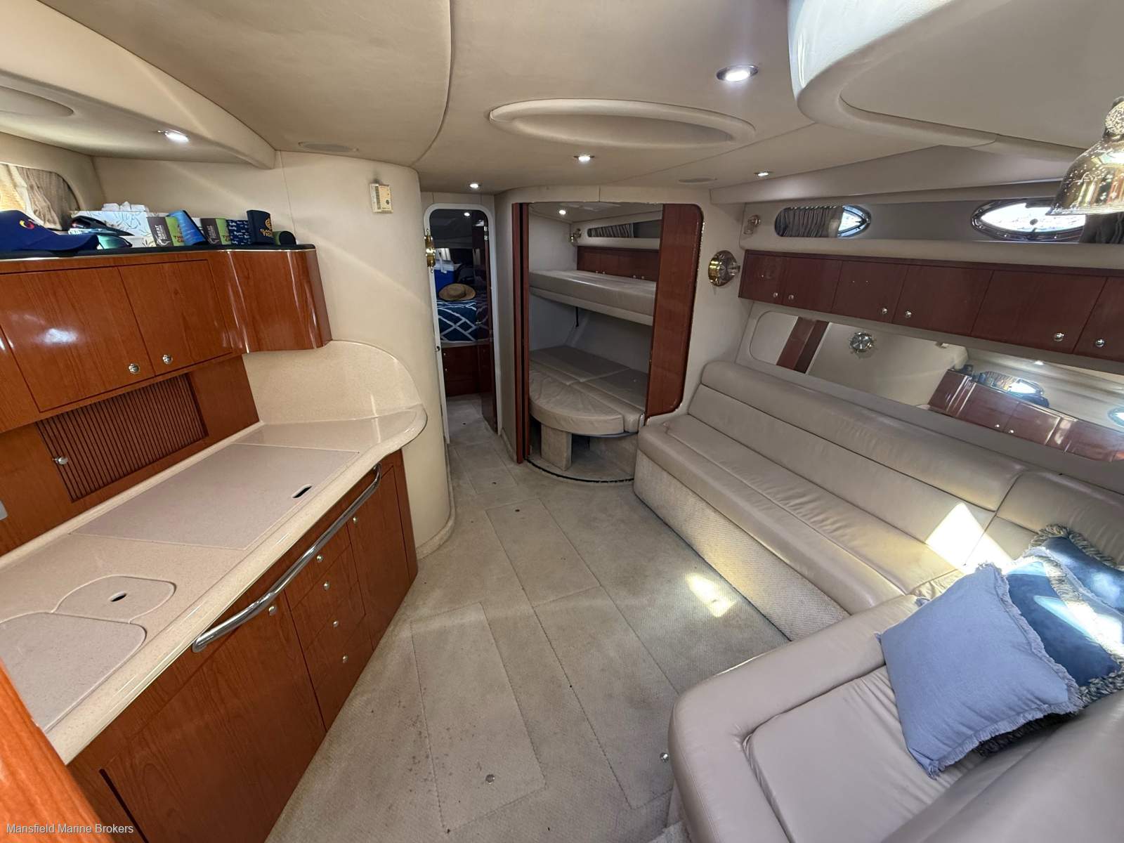 Sea Ray 41EC:BIG open plan saloon
