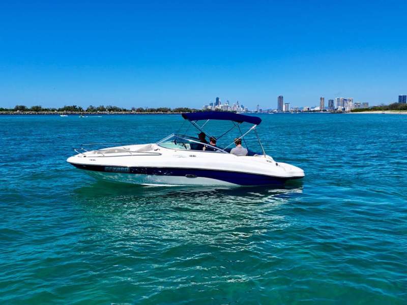 Sea Ray 220 Sundeck