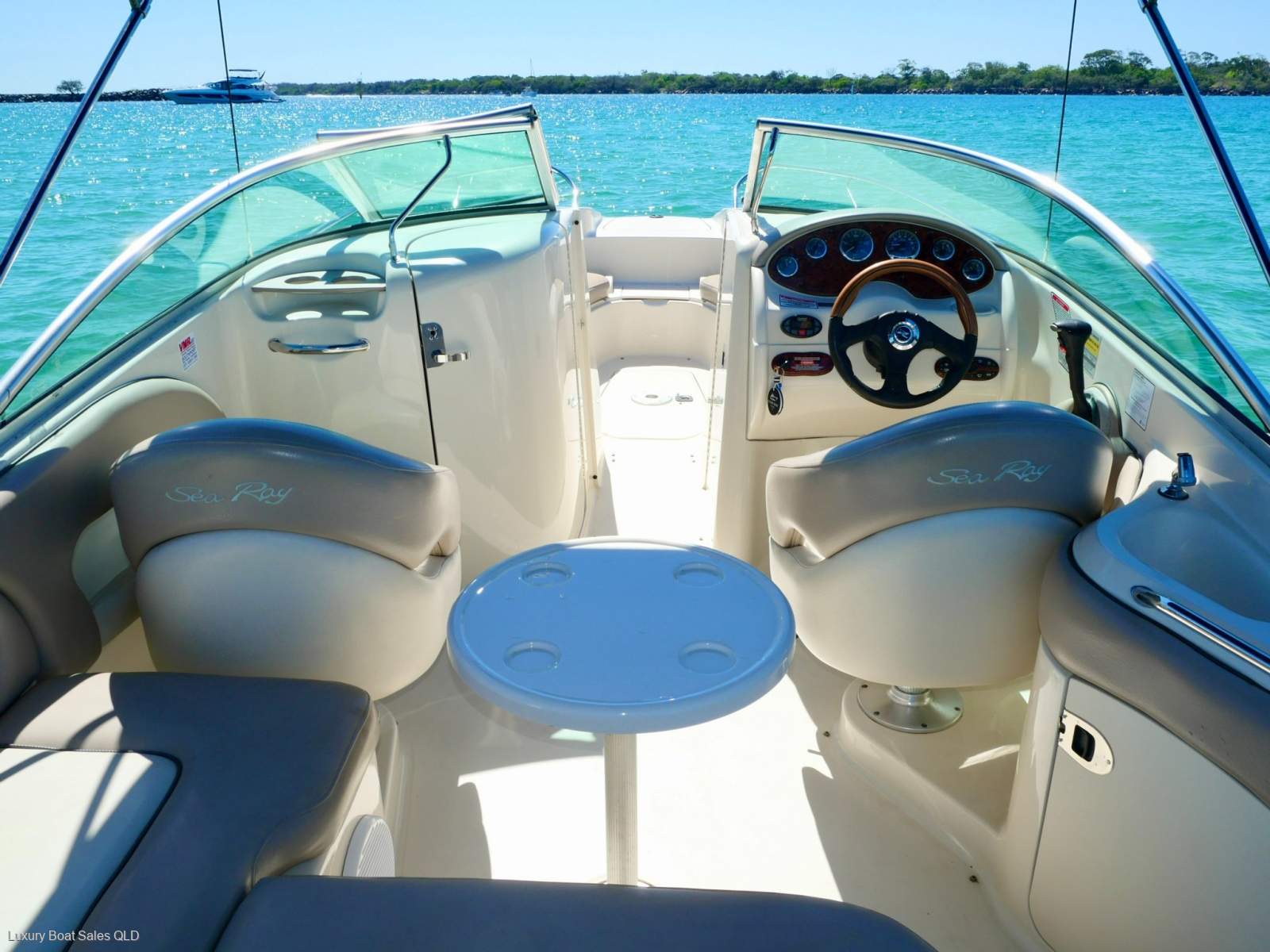 Sea Ray 220 Sundeck