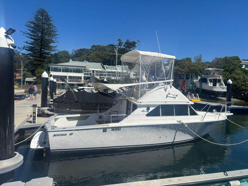 Bertram 28 Flybridge refitted internally service history ready to go