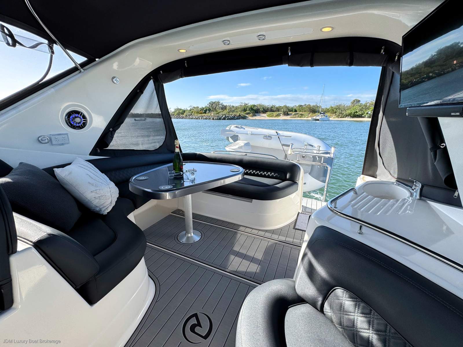 Riviera M370 Sports Cruiser