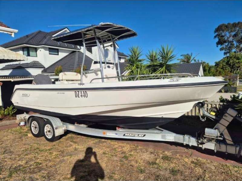 Boston Whaler 210 Outrage