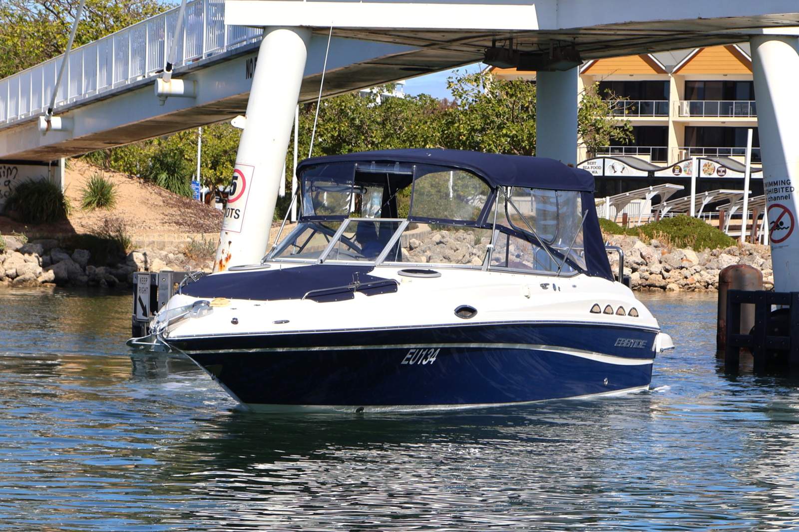 Ebbtide CBR 2700 Sports - Family Bowrider with cabin!