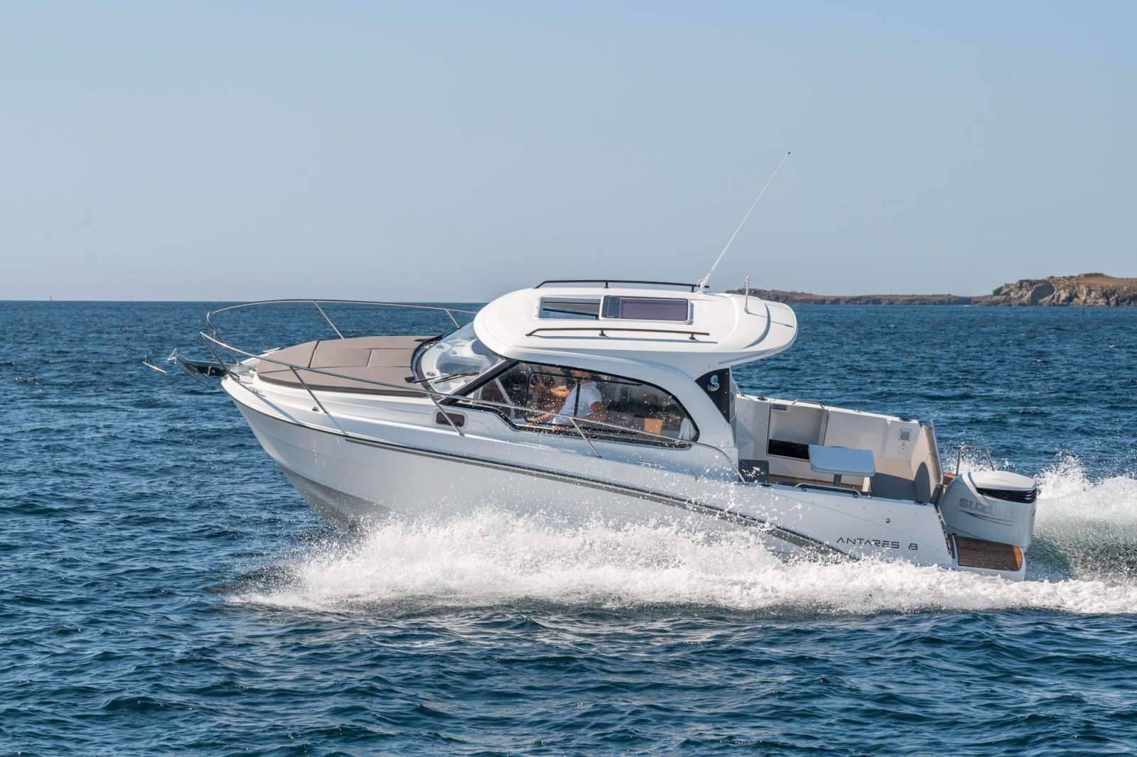 Beneteau Antares 8 OB V2