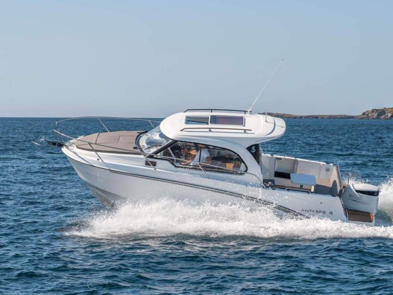 Beneteau Antares 8 OB V2