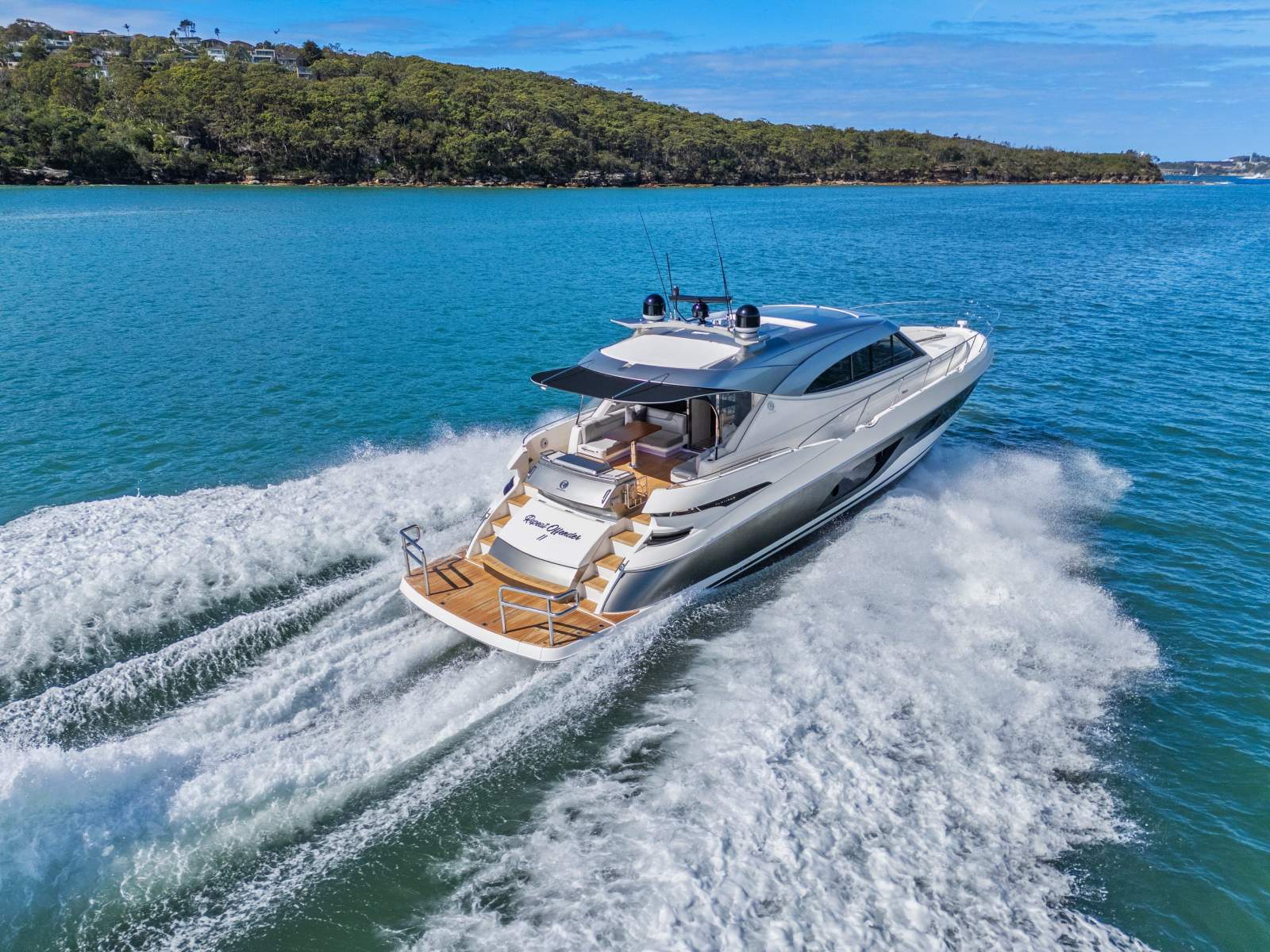 Riviera 6000 Sport Yacht Platinum Edition