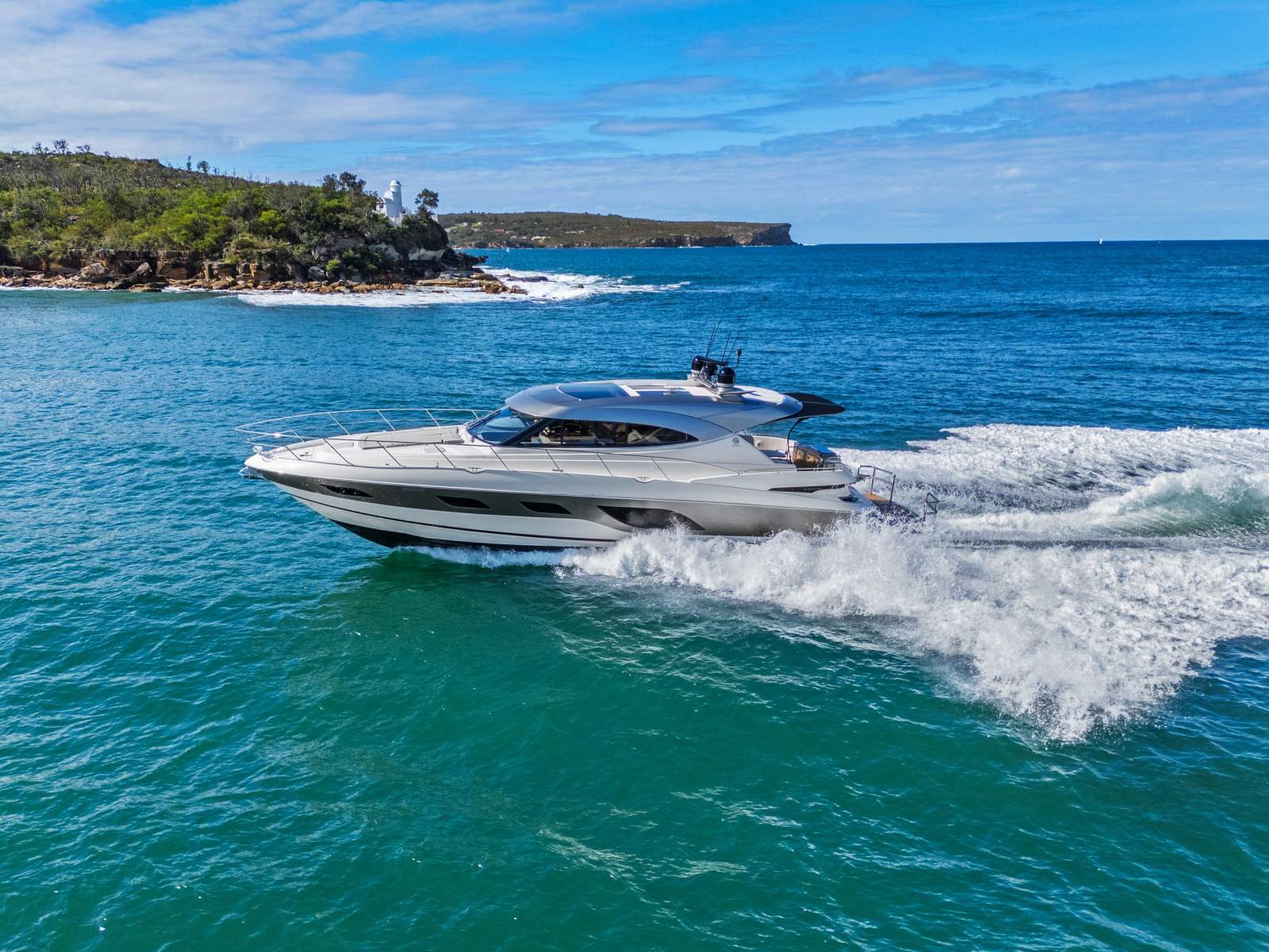 Riviera 6000 Sport Yacht Platinum Edition