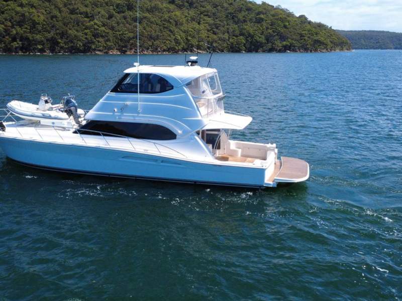 Riviera 51 Enclosed Flybridge