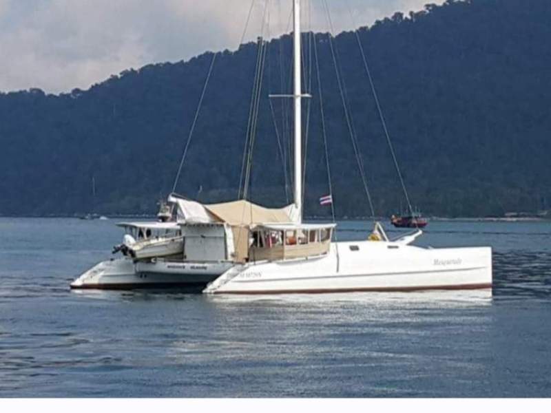 Grainger 430 Performance Cruiser Open deck, galley, 2x double bunks / sitting in the