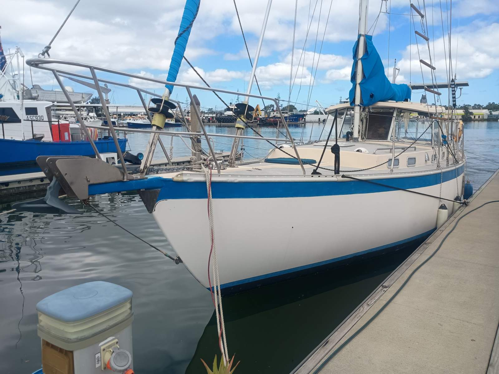 South Coast 36 High Volume Interior for Cruising