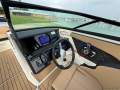 New Sea Ray 210 SPX:Sporty dash with SIMRAD