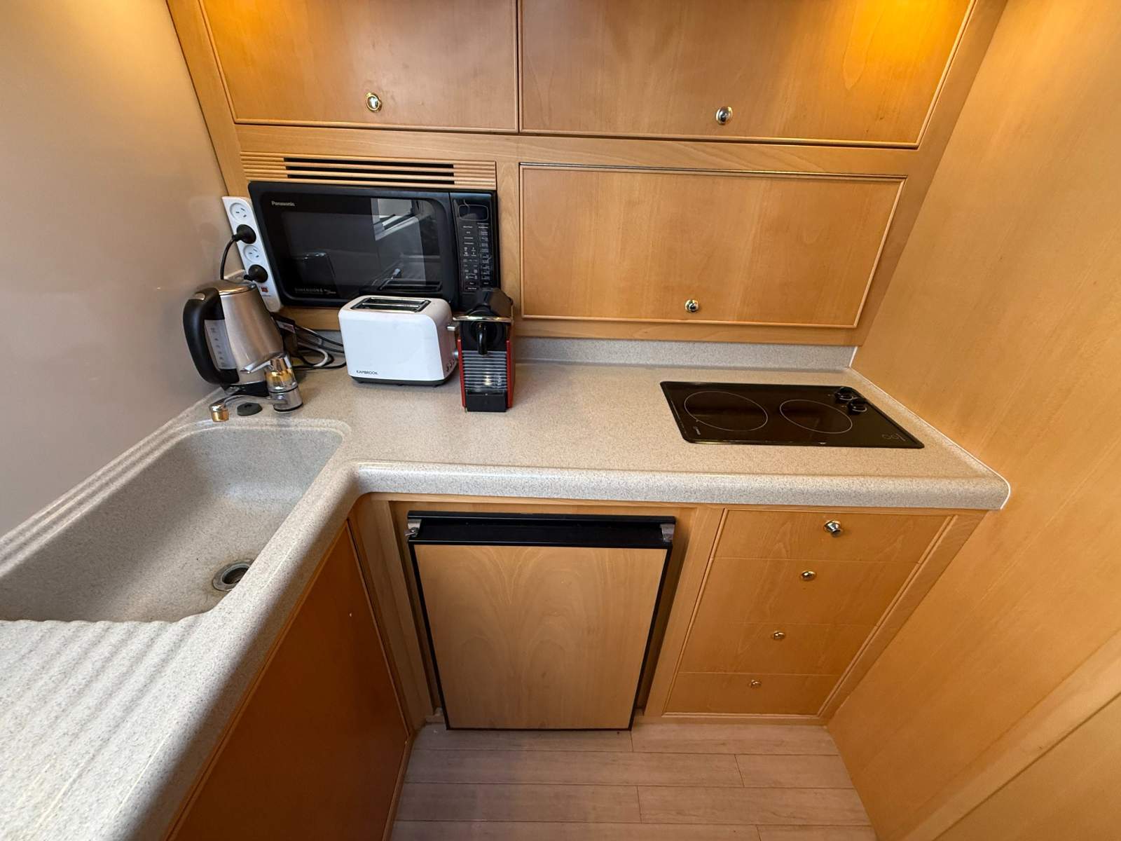 Riviera 4000 Offshore Hardtop Platinum Series &ndash; 2000 Model JO JO