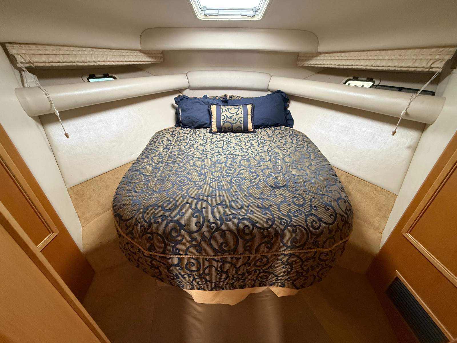 Riviera 4000 Offshore Hardtop Platinum Series &ndash; 2000 Model JO JO
