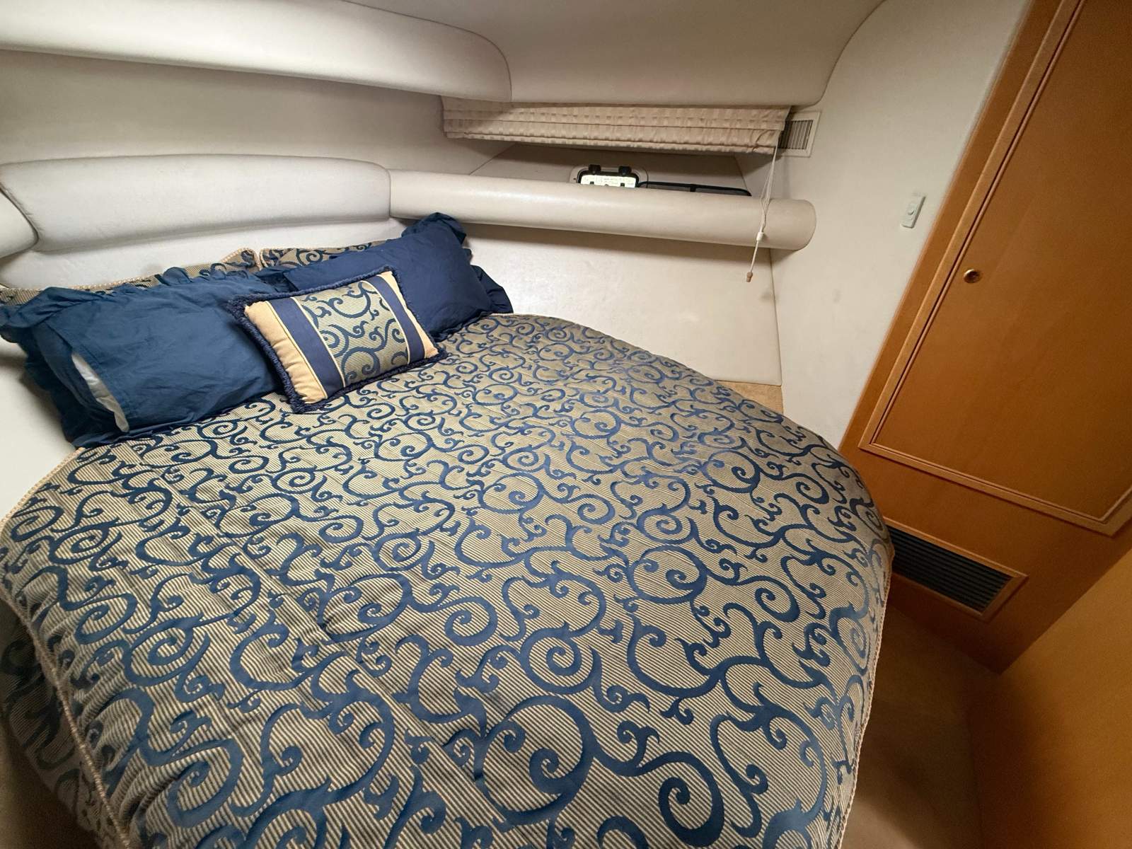 Riviera 4000 Offshore Hardtop Platinum Series &ndash; 2000 Model JO JO