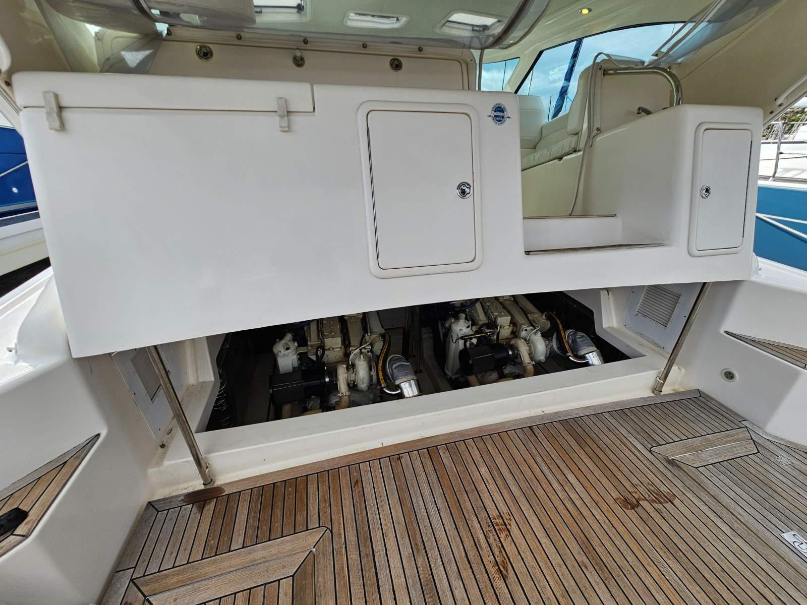 Riviera 4000 Offshore Hardtop Platinum Series &ndash; 2000 Model JO JO