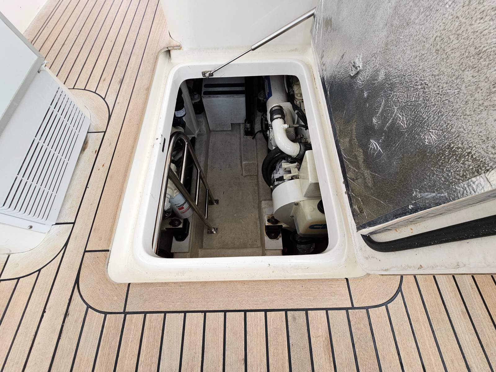 Riviera 4000 Offshore Hardtop Platinum Series &ndash; 2000 Model JO JO